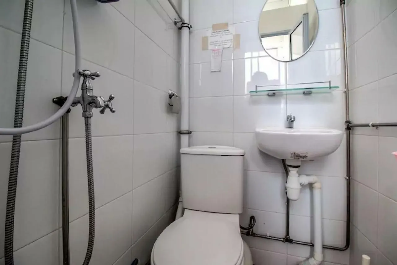 سنغافورة Semi-Ensuite W Balcony For Locals, Pr, Ep, Sp Holders Only, Not Hotel Tourists